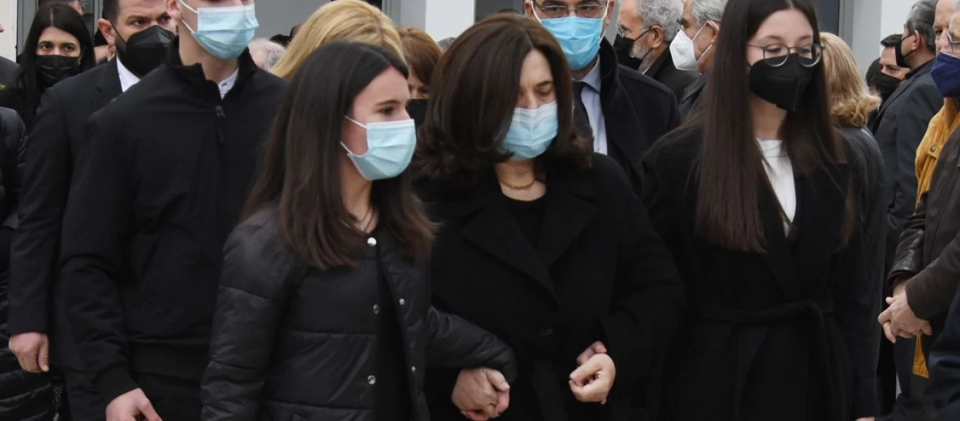 Το τελευταία «αντίο» είπαν συγγενείς και φίλοι στον Δημήτρη Τσοβόλα